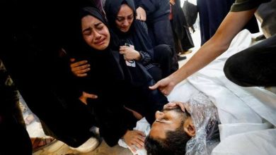 صورة  وفاة 332 فلسطينيا بينهم 124 طفلا جراء التجويع الإسرائيلي : غزة تباد.. إسرائيل تقتل 26 فلسطينيا وتنفذ عمليات نسف بعدة أحياء