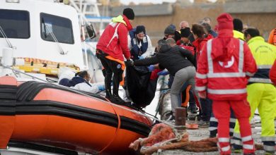 صورة إيطاليا: مقتل أكثر من 61 شخصاً بغرق قارب المهاجرين