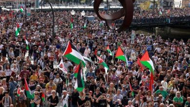 صورة الشعب الفلسطيني سيفشل مخطط إسرائيل لضم الضفة وتهجير أهلها : حماس تدعو لتصعيد الحراك الشعبي العالمي رفضا للإبادة والتجويع