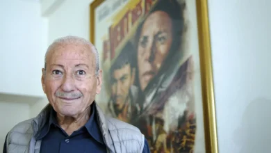 صورة رئيس الجمهورية يعزي الأسرة الثورية وعائلة السينما..رحيل عملاق السينما الجزائرية والعالمية محمد لخضر حمينة