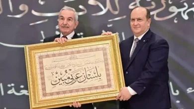 صورة احتفالية توزيع جائزة رئيس الجمهورية للأدب واللغة العربية : المجلس الأعلى للغة العربية يكرم رئيس الجمهورية نظير جهوده في ترقية لغة الضاد