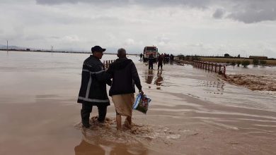 صورة إنقاذ 210 شخصا كانوا محاصرين بمياه الأمطار في 8 ولايات
