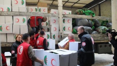 صورة الهلال الأحمر الجزائري: توزيع أزيد من 50 طنا من المواد الغذائية والمستلزمات الطبية والأفرشة لفائدة ولايات الجنوب الغربي