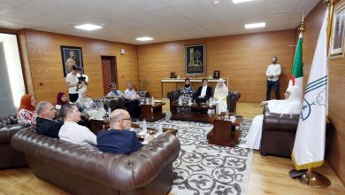 صورة عميد جامع الجزائر يستقبل المتفوّقات الثلاث الأوائل في الباكالوريا:  ” المجتمعات تعترف بالكفاءة والأثر .. والشهادة بداية الطريق”