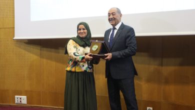 صورة المحكمة الدستورية : تكريم الفائزة بـ”أحسن أطروحة دكتوراه” باللغة العربية على المستوى الإفريقي