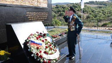 صورة تدشين معلم تذكاري لمهندسي الألغام السوفيات عرفانًا بمساهمتهم في نزع الألغام بعد الاستقلال
