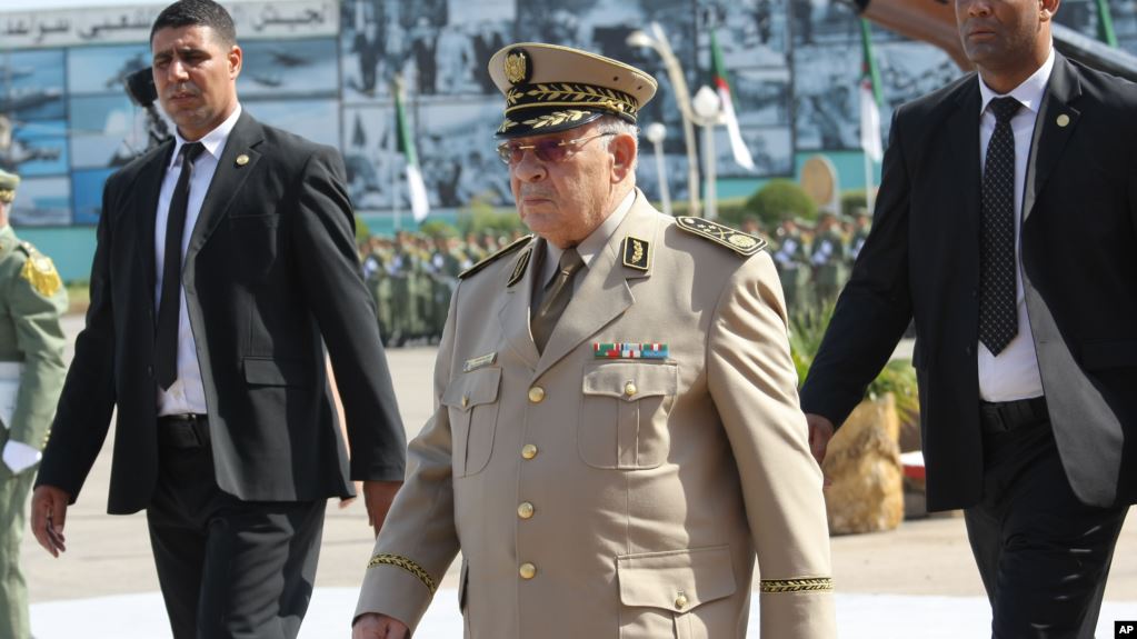 صورة قايد صالح: “لا طموحات سياسية لنا سوى خدمة البلاد”