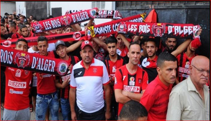 صورة مسيرة لجماهير اتحاد الجزائر احتجاجا على وضعه الكارثي