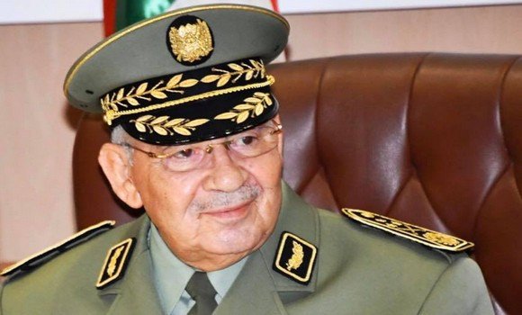 صورة قايد صالح يهنئ الرئيس المنتخب: “تبون الرجل المناسب والمحنك والقادر على قيادة الجزائر نحو مستقبل أفضل”