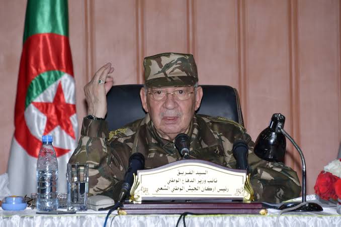 صورة قايد صالح:الجزائر تشق طريقها نحو “وجهتها الصحيحة” بخطى ثابتة