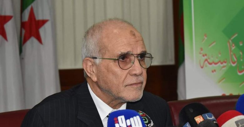 صورة محمد شرفي: “الجزائريون سينتخبون رئيسا قادرا على توحيد قوى الحراك”