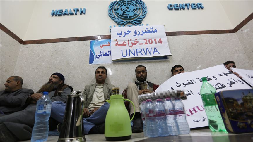 صورة فلسطينيون يقتحمون مقر أونروا بغزة للمطالبة بصرف “تعويضات”