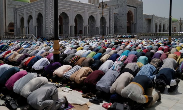 صورة الاتحاد العالمي لعلماء المسلمين يفتي بإيقاف صلوات الجمعة والجماعة بسبب فيروس كورونا