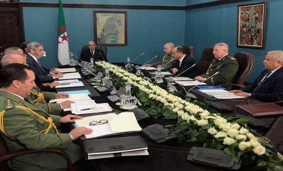 صورة الرئيس تبون يترأس الاجتماع الدوري للمجلس الأعلى للأمن