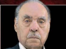 صورة الرئيس تبون والوزير الأول يعزيان عائلة الفقيد المجاهد عمر بوداود