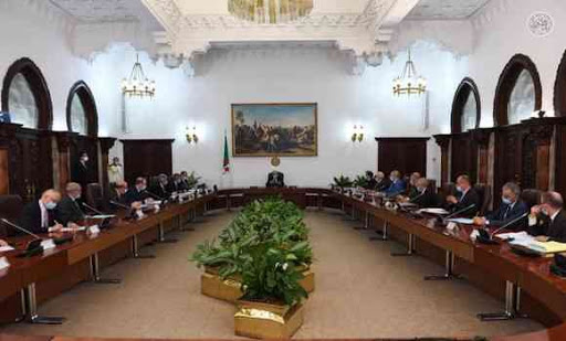 صورة رئيس الجمهورية يترأس اجتماعا مع أعضاء اللجنة الوطنية لرصد ومتابعة فيروس كورونا