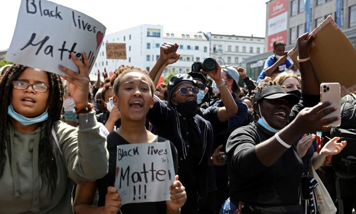 صورة احتجاجات في ألمانيا تضامنا مع الأمريكيين الأفارقة