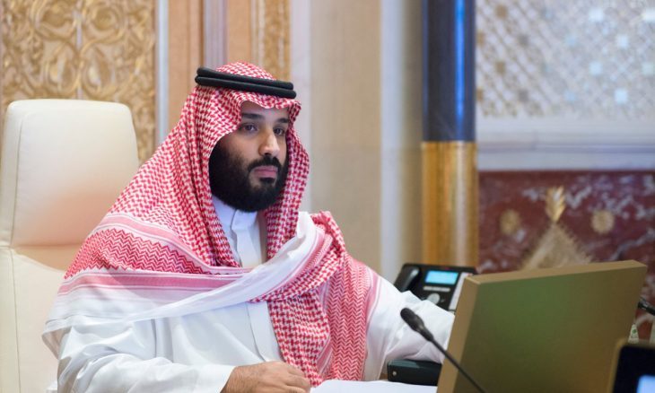صورة مجلة “جون أفريك” تكتب: لهذه الأسباب أضعفت أزمة كورونا محمد بن سلمان