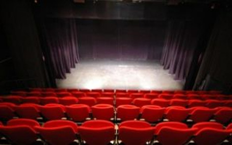 صورة مسرحية”عربة وحكايات” أمام الجمهور منتصف نوفمبر الجاري
