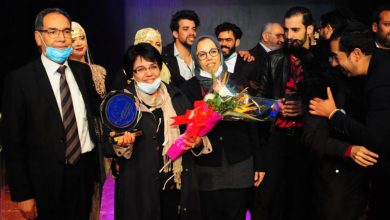 صورة مسرحية “خاطيني”لأحمد رزاق تتوج بجائزة أفضل عرض متكامل