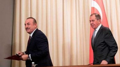 صورة وزيرا الخارجية تركيا وروسيا يصلان قطر