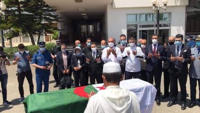 صورة وصول جثمان الحارس الدولي السابق سمير حجاوي إلى أرض الوطن