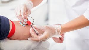 صورة وزير الصحة: عملية التبرع بالدم خدمة عمومية مجانية للأبد