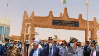 صورة مدير الجمارك يشرف على ترتيبات فتح معبر حدودي مع ليبيا