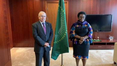 صورة لعمامرة يلتقي نائبة رئيس مفوضية الاتحاد الإفريقي