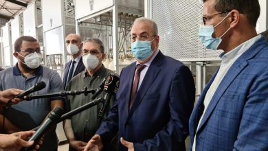 صورة زغدار يعاين مشروع إنجاز وحدة لانتاج الغاز الطبي بوهران