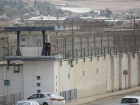 صورة إدارة سجون الاحتلال تفرض إجراءات عقابية بحق الأسرى الفلسطينيين