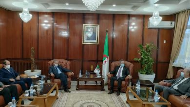 صورة وزير الصحة يستمع لانشغالات الأطباء الخواص