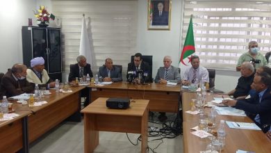 صورة توقيع أولى عقود الشراكة بين الجزائرية للحوم الحمراء والفدرالية الوطنية لمربي المواشي في إطار تفعيل نظام الثلاثية