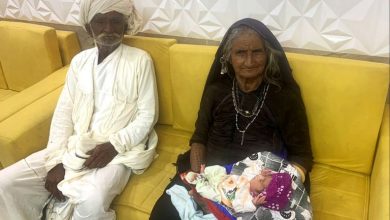 صورة حدث نادر.. هندية في عمر السبعين تضع مولودها الأول
