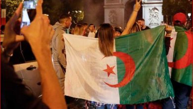 صورة بعد احتفالات الفوز على المغرب بشارع الشانزليزيه: الشرطة الفرنسية تقابل فرحة الأنصار  بقنابل الغاز ولوبان تتوعد الجالية الجزائرية  !