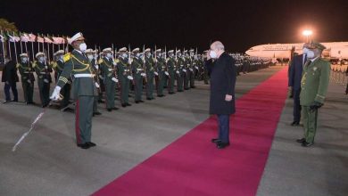 صورة الرئيس تبون يصل إلى الجزائر