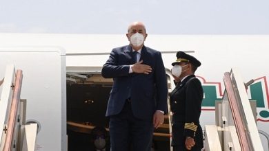 صورة رئيس الجمهورية يغادر العاصمة متجها إلى تركيا