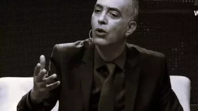صورة وزير الاتصال يعزي في وفاة الصحفي بقناة “البلاد” محمد سلطاني