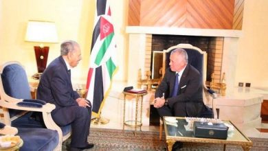 صورة الملك الأردني يستقبل رئيس مجلس الأمة بمقر إقامته