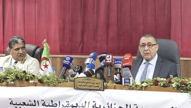 صورة خلال تنصيب الواليين الجديدين لتلمسان ومعسكر: وزير الداخلية يدعو الولاة إلى دعم الاستثمار وزيادة الحركية الاقتصادية