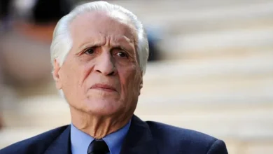 صورة أحمد طالب الإبراهيمي يوارى الثرى بمقبرة سيدي أمحمد بالعاصمة..رئيس الجمهورية: “الجزائر تفقد خيرة رجالات الدولة الوطنيين”