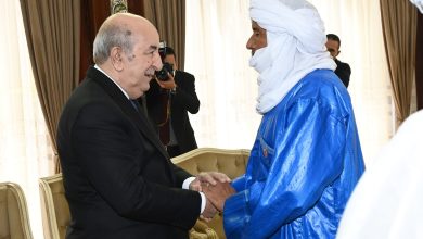 صورة رؤساء وممثلي الحركات السياسية لجمهورية مالي: “الجزائر تملك ديناميكية جديدة للسلم في المنطقة”