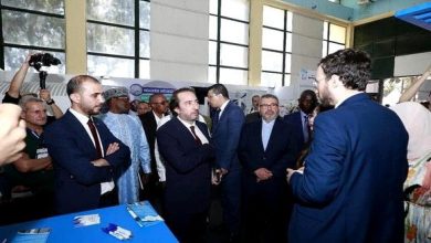صورة افتتاح الطبعة الثانية من الصالون الدولي للصحة والسياحة العلاجية والطبية بالجزائر