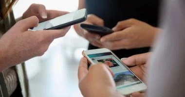 صورة حملة تحسيسية حول السلامة الرقمية للأطفال.. مولوجي تحذّر: برامج وتطبيقات تهدد الأطفال والشباب