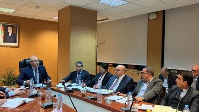 صورة تموين السوق بالمواد واسعة الاستهلاك: زيتوني يجتمع مع إطارات المديرية الجهوية ومديرية التجارة للجزائر العاصمة