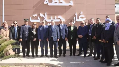 صورة وفد وزاري يعاين جاهزية الخط المنجمي الغربي بشار–تندوف–غارا جبيلات قبيل دخوله حيّز الاستغلال