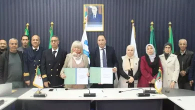صورة اتفاقية لتكهربة أرصفة ميناء عنابة وتقليل الانبعاثات الكربونية في قطاع النقل البحري