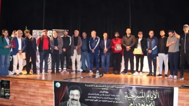 صورة سطيف تتوج بجائزة أفضل عرض مونودرامي في اختتام الأيام المسرحية بغليزان