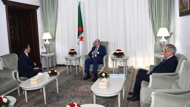 صورة رئيس الجمهورية يستقبل سفير جمهورية فيتنام الاشتراكية إثر انتهاء مهامه بالجزائر