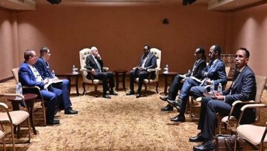 صورة عطاف يجري بكمبالا لقاءات ثنائية مع نائب الوزير الأول الصومالي ووزير خارجية البنين